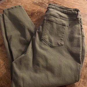 AVA & VIV size 16w light olive green skinny jeans